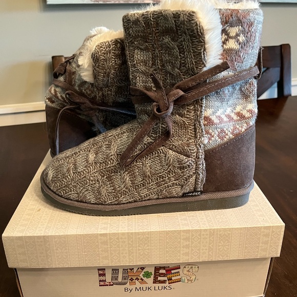 Grey never worn Lukees by Muk Luks. Super cute winter boots. - Picture 1 of 3